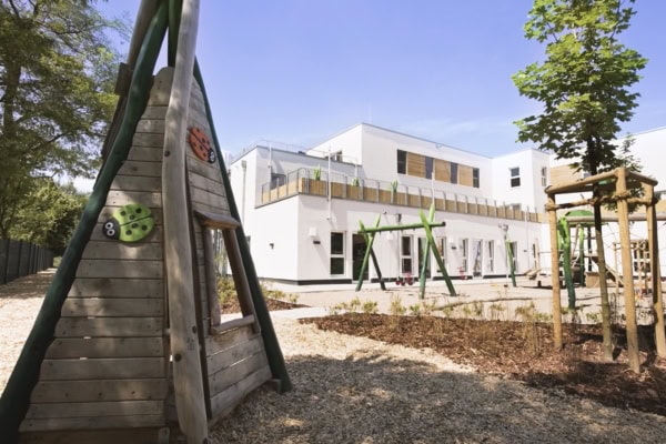 Unsere wunderschöne neue Kita kinderzimmer Eckerkoppel in Farmsen-Berne bietet  nicht nur liebevolle Betreuung, sondern auch eine einladende Umgebung, in der Kinder ihre individuellen Stärken entfalten können. 