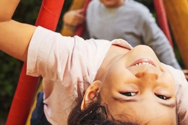 Wie geht eigentlich gute Erziehung? Darüber scheiden sich die Geister. Denn für jedes Kind und für jede Familie ist die Erziehung ein extrem individueller Faktor. Bei einem Punkt sind sich aber fast alle Eltern einig. Ihre Kinder sollen zu eigenständigen und glücklichen Personen werden, die Verantwortung für ihr eigenes Leben übernehmen.