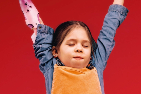 Unser Alltag ist oft hektisch – Termine, Verpflichtungen und Ablenkungen bestimmen den Tagesablauf. Kinder erleben diese Geschwindigkeit genauso wie Erwachsene. Doch während wir gelernt haben, mit Stress umzugehen, brauchen Kinder Unterstützung, um ihre Gefühle zu verstehen und zur Ruhe zu kommen. Genau hier kommt Achtsamkeit ins Spiel. 