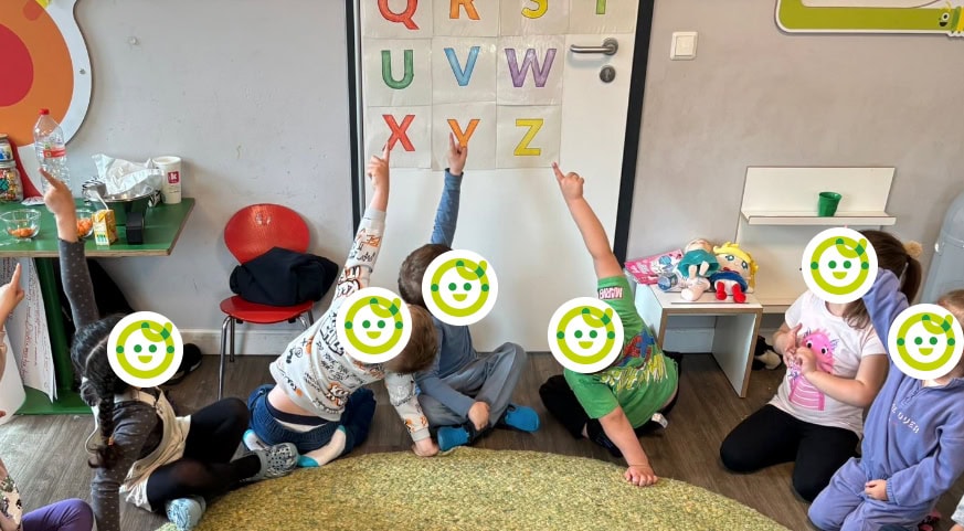 Vorschulkinder lernen das Alphabet in der Kita kinderzimmer Hamburg