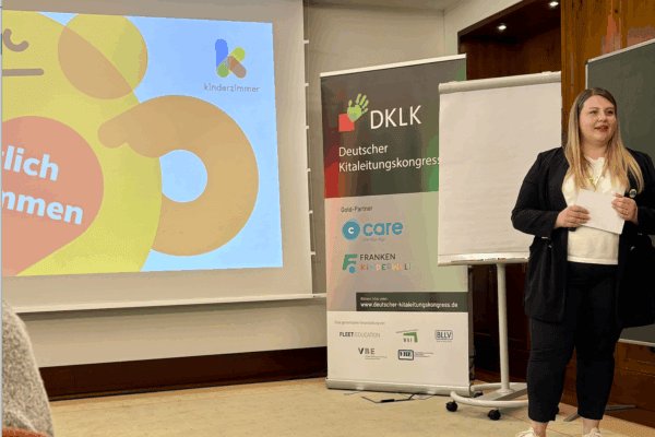 Kita kinderzimmer beim Kitaleitungskongress: Wie muss Kita aussehen, um auch in Zukunft Kindern bestmögliche Entwicklung, Eltern verlässliche Unterstützung und der Gesellschaft echte Bildungsgerechtigkeit zu bieten? 