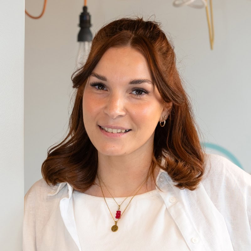 Porträt von der Kitaleitung Deborah der Kita kinderzimmer Heidbrook